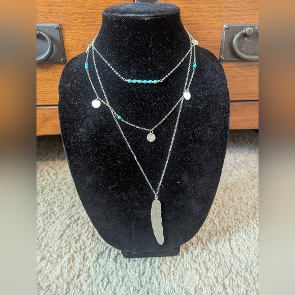 NWT Set of 4 drop multi layered necklaces - Picture 4 of 4